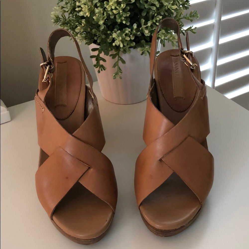 Banana Republic strappy platform leather sandals